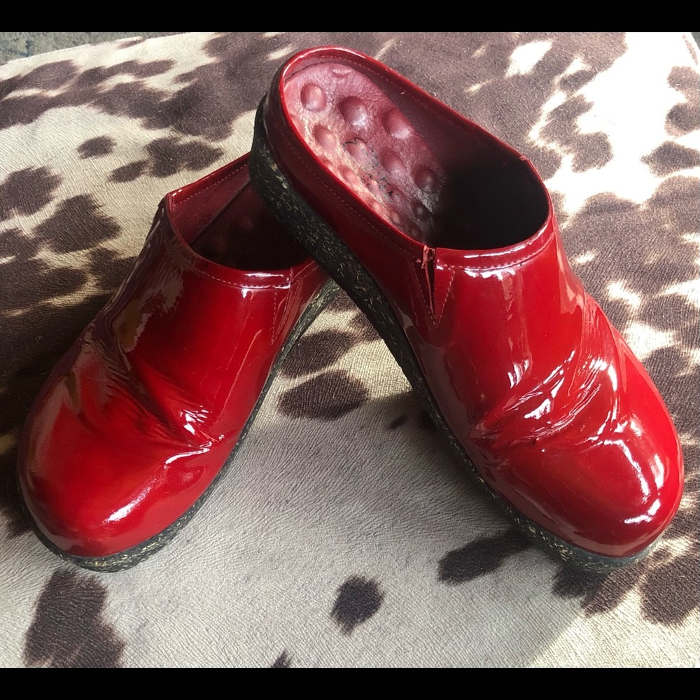 Womens Comfy Elites by Walking Cradles Red Genuine Patent Leather Clogs 8 1/2 W